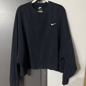 Black cropped Nike pullover